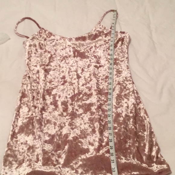 Pink velvet dress - Picture 4 of 8